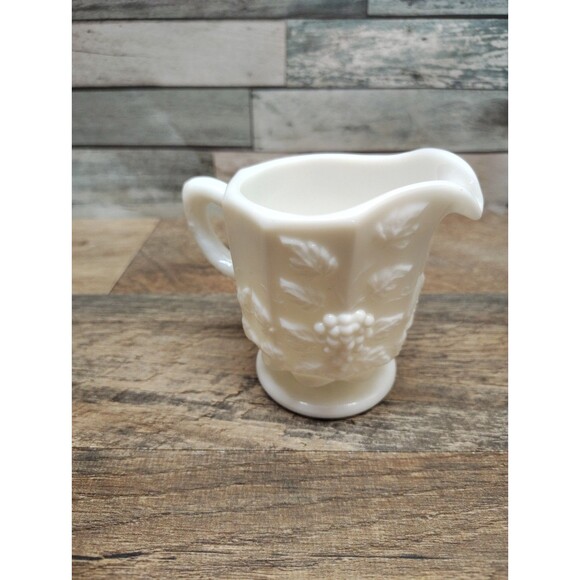 WESTMORELAND VINTAGE SUGAR BOWL & CREAMER Raised PANELED GRAPE WHITE MILK GLASS - Picture 3 of 10